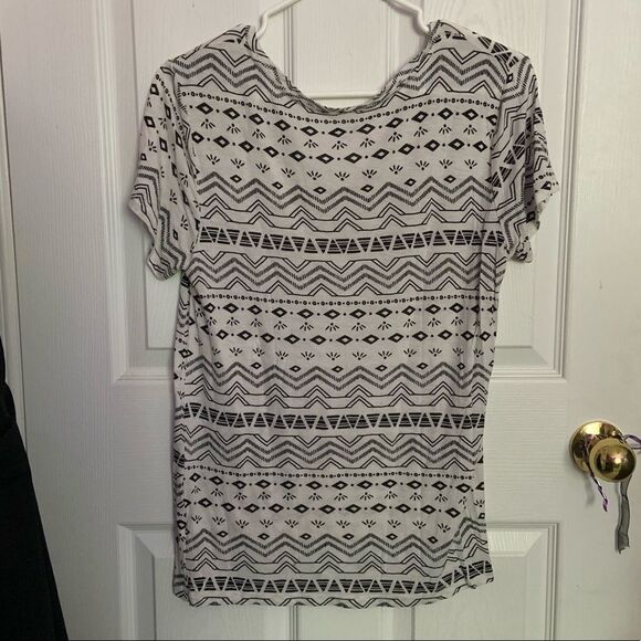 4 for $20//Tribal Print White Top - Picture 8 of 8